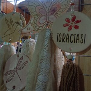 COLGANTE DE CERAMICA CON BORLA GDE